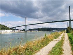 Le pont de Brotonne et le chemin de halage. (Saint-Nicolas-de-Bliquetuit) - Arelaune-en-Seine